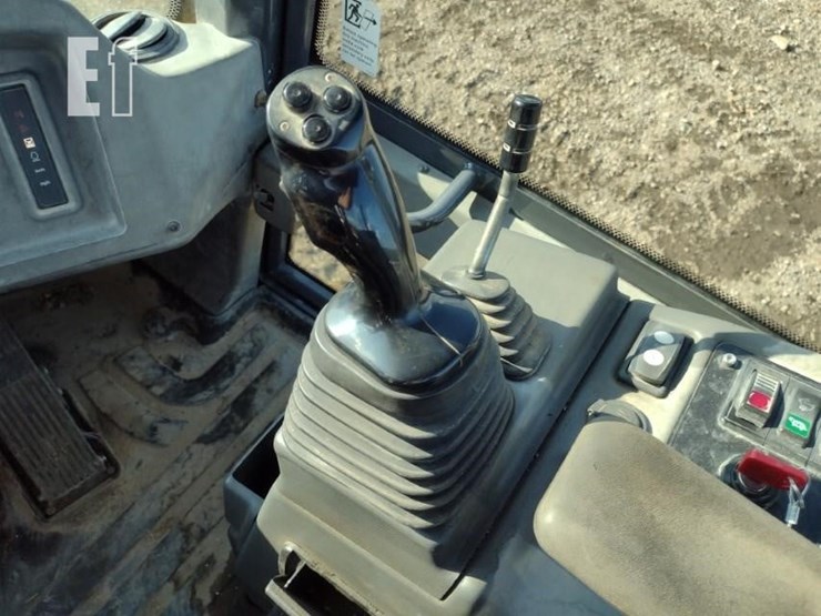 2017-deere-244kii-image-9