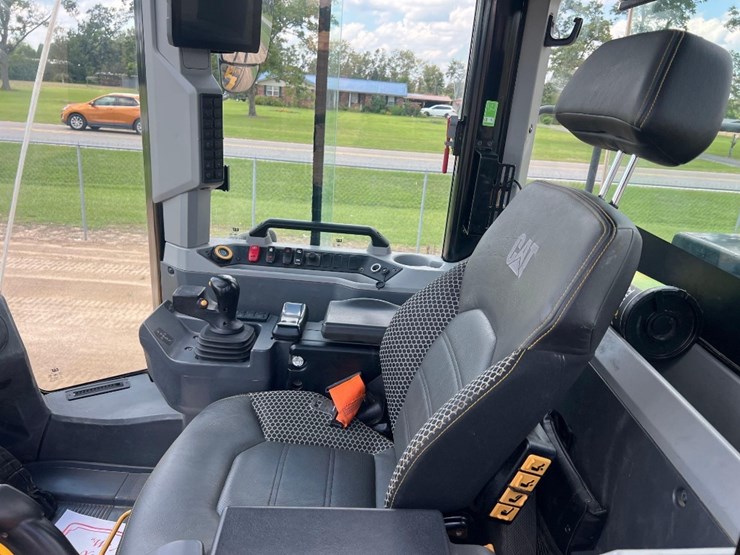2022-caterpillar-980-image-31