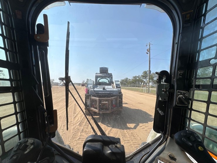 2020-bobcat-t870-image-24