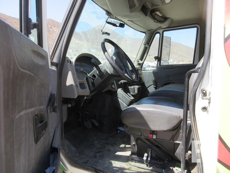 2014-international-durastar-4300-image-8