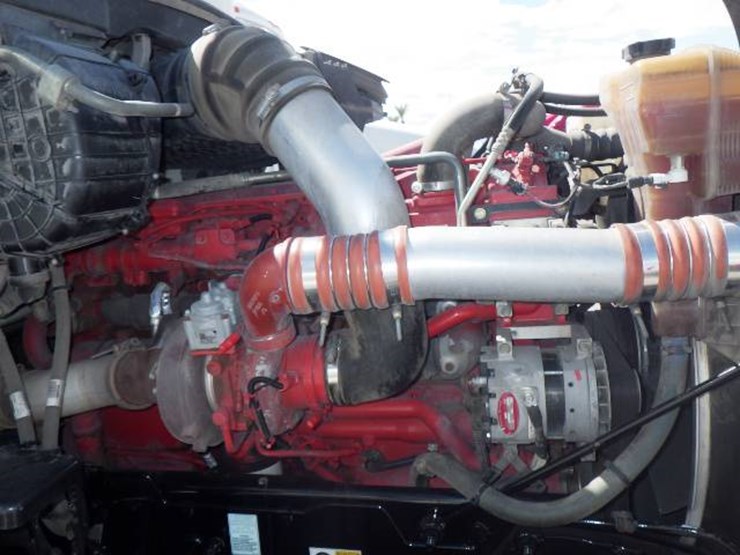 peterbilt-579-image-16
