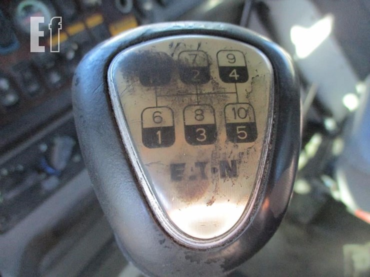 2016-freightliner-114sd-image-10