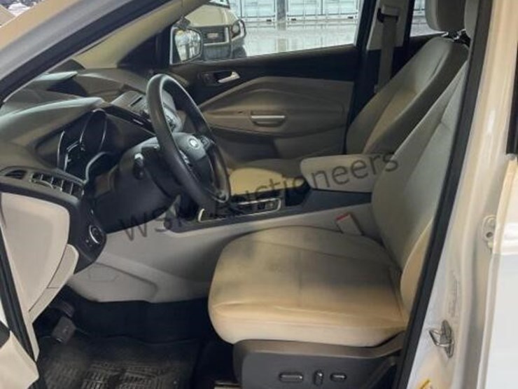 2017-ford-escape-se-image-19
