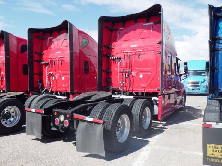 2021-freightliner-cascadia-126-image-7