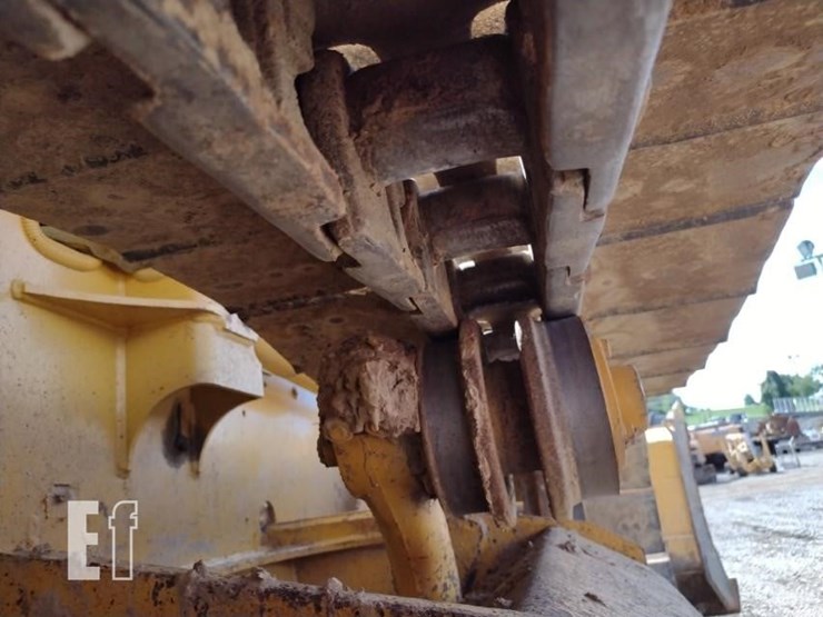 2004-deere-650h-image-32