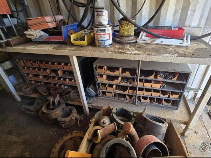 tool-house-with-contents-image-30