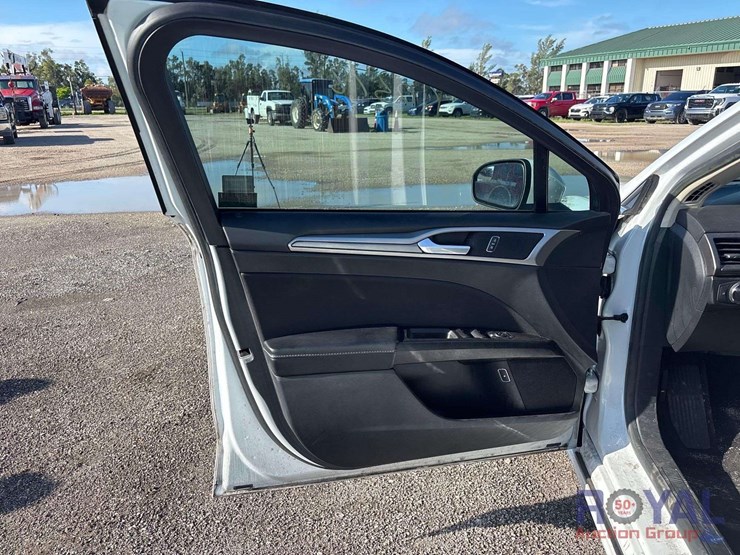 2018-ford-fusion-hybrid-sedan-image-9