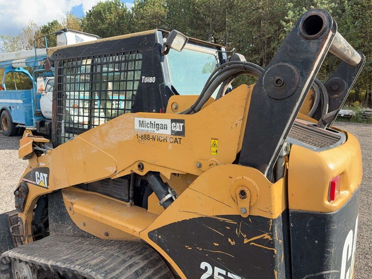 2005-caterpillar-257b-image-12