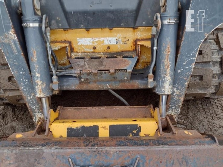 deere-329d-image-14