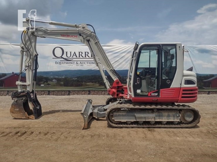 2022-takeuchi-tb290-image-1