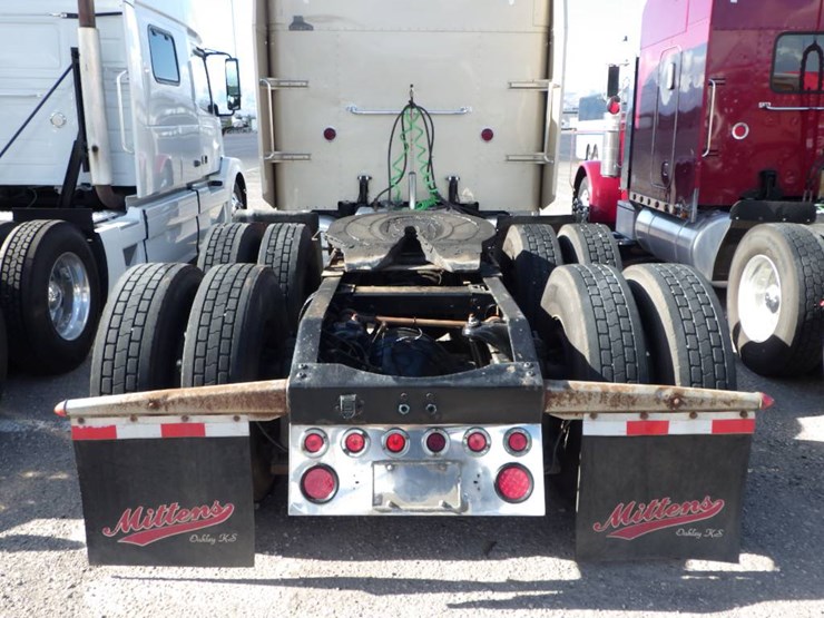 2000-peterbilt-379-image-9