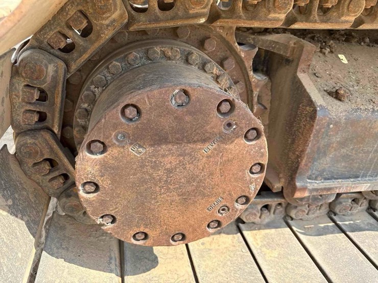2015-deere-250g-lc-image-17