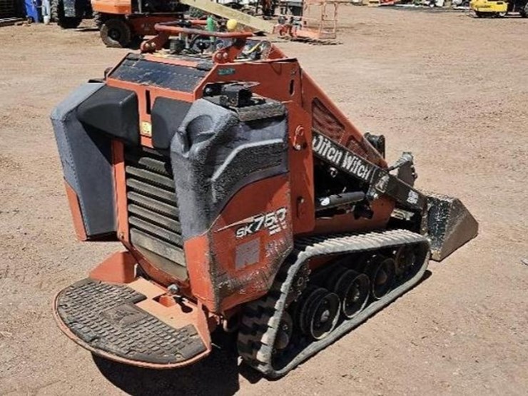 2014-ditch-witch-sk750-image-6
