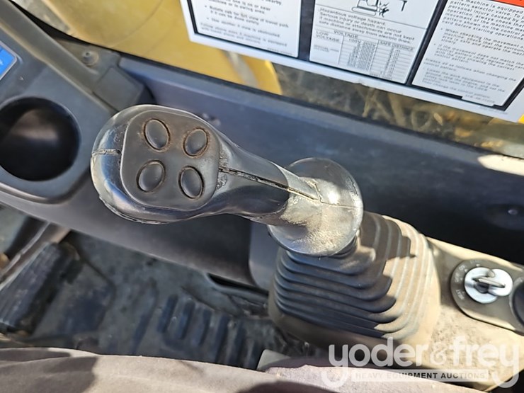 2015-komatsu-pc210-lc-10-image-41