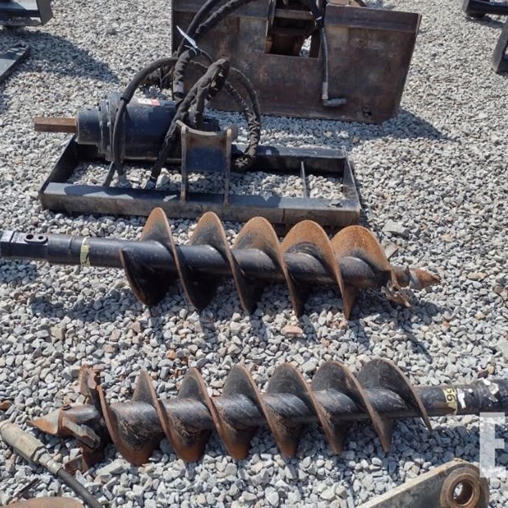 JOHN DEERE PA30B AUGER W/ 2 BITS