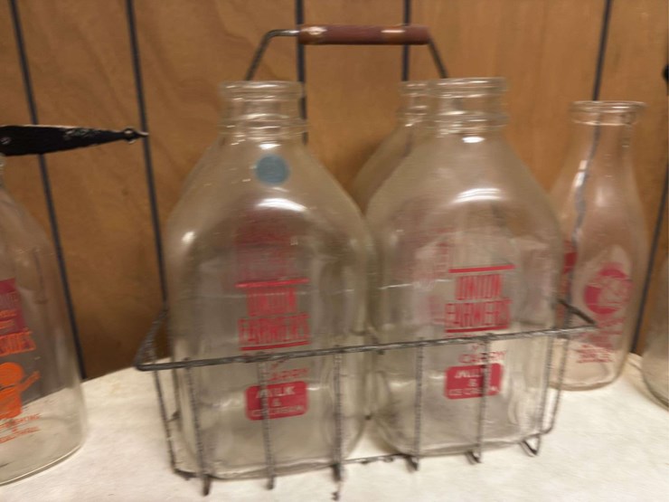 (15)-dairy-bottles-and-carriers-image-4