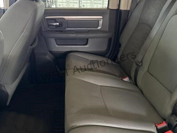 2015-ram-2500-slt-image-33