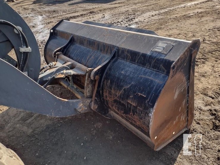 2015-deere-324k-image-16