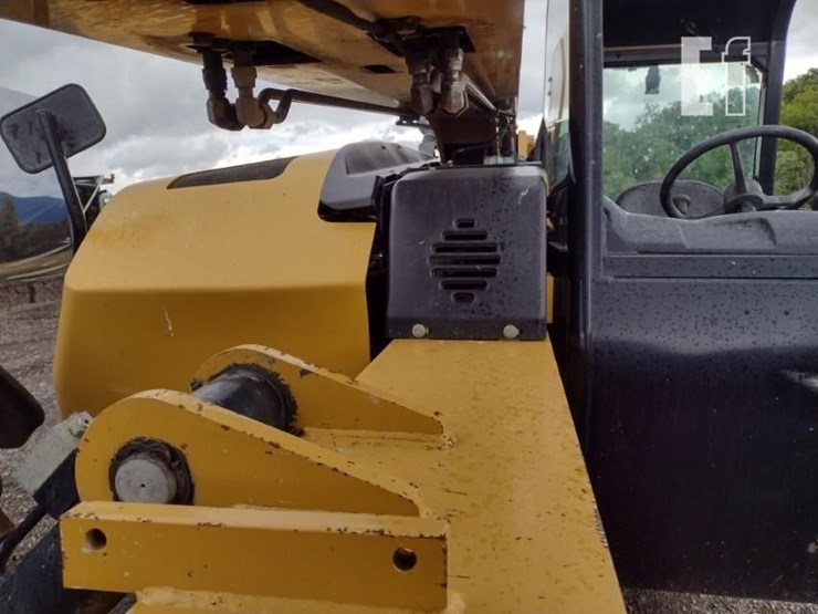2013-caterpillar-tl642c-image-17