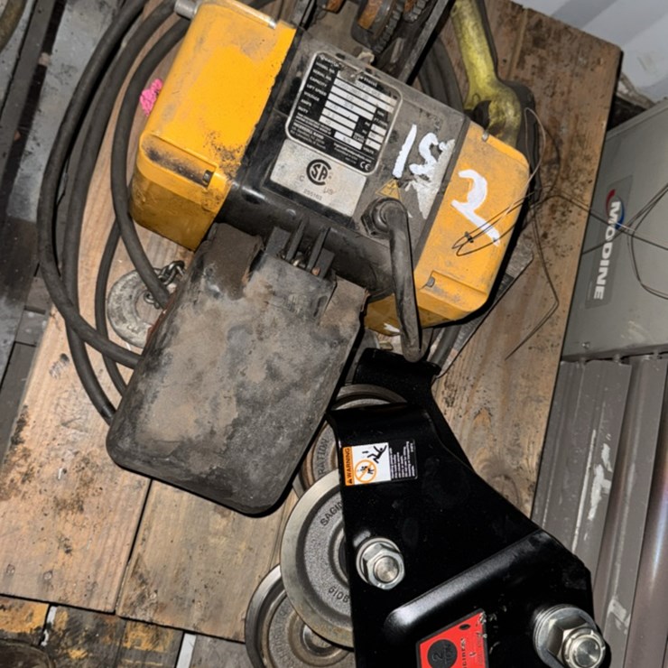 #152 • 1/2 ton Chain Hoist