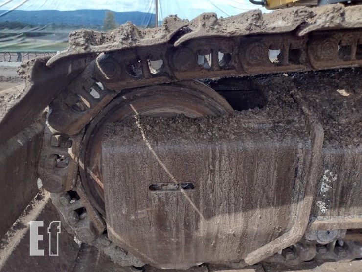 2021-deere-250g-lc-image-36