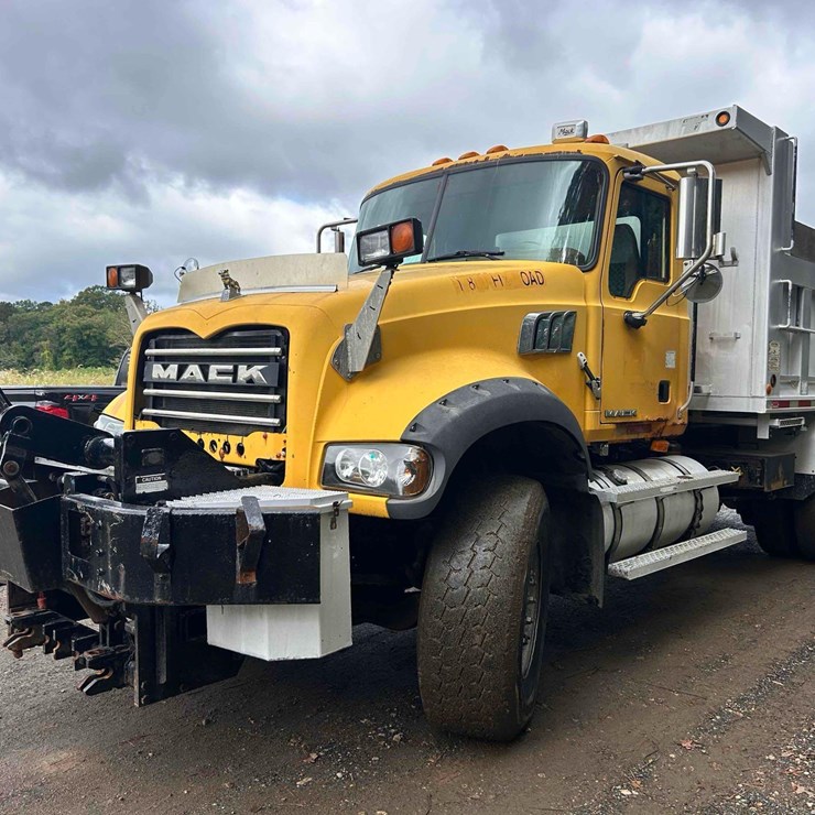 2009 Mack Granite Tandem Axle Dump Truck