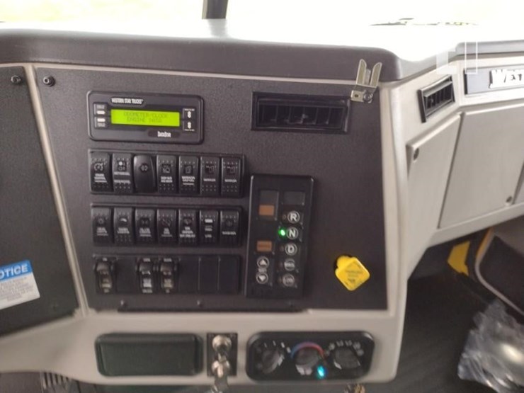 2016-western-star-4700-image-10