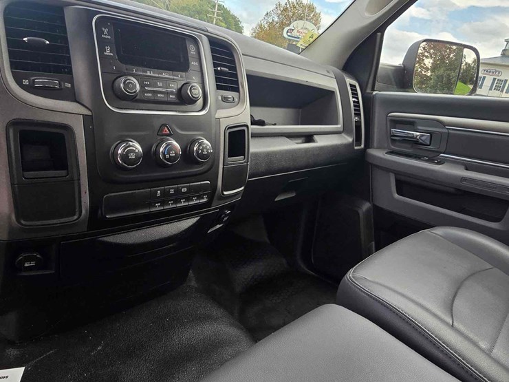 2015-dodge-ram-5500-image-16