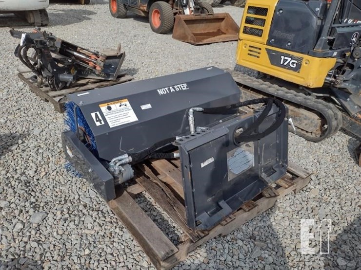 19-bobcat-48-in-angle-broom-image-1