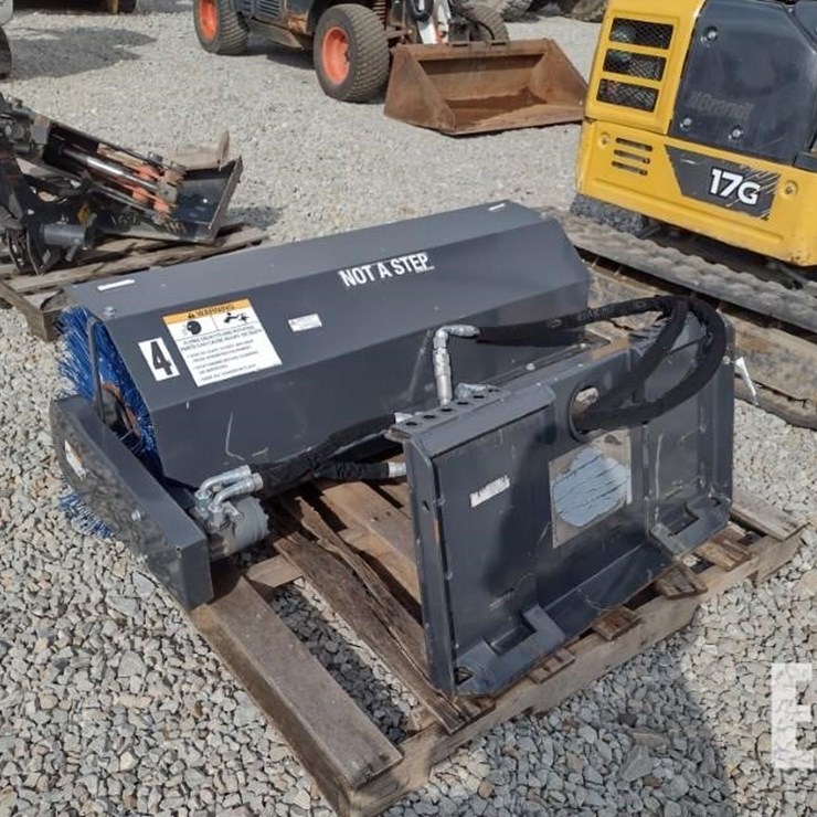 19 BOBCAT 48 IN ANGLE BROOM