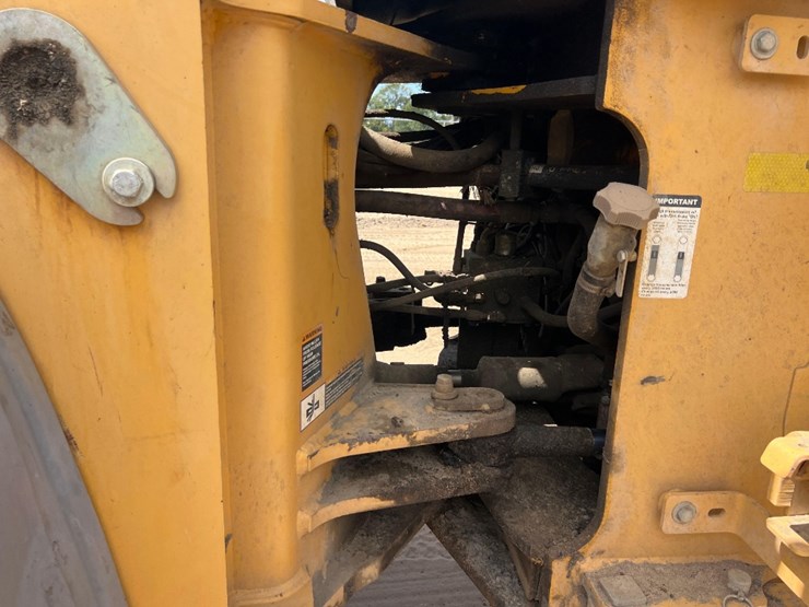 2012-deere-644k-image-12