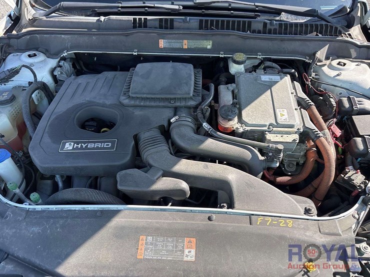 2017-ford-fusion-hybrid-sedan-image-5