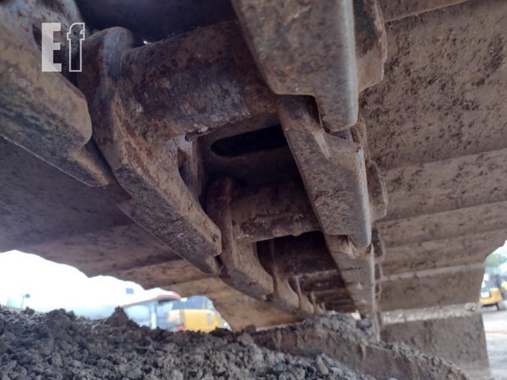 2011-deere-225d-lc-image-30