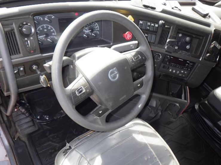 2024-volvo-vnl-760-image-11