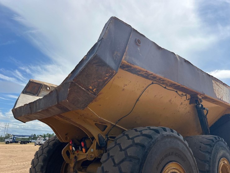 2019-caterpillar-740-gc-image-22
