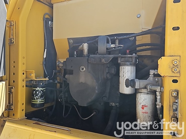 2015-komatsu-pc210-lc-10-image-30