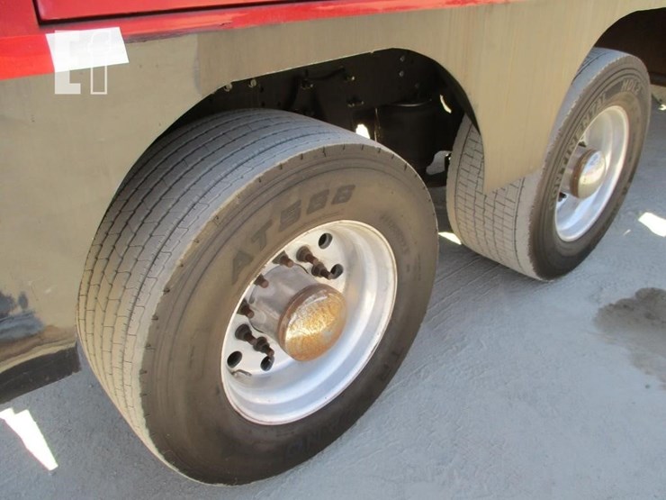 2015-volvo-vnl64300-image-27