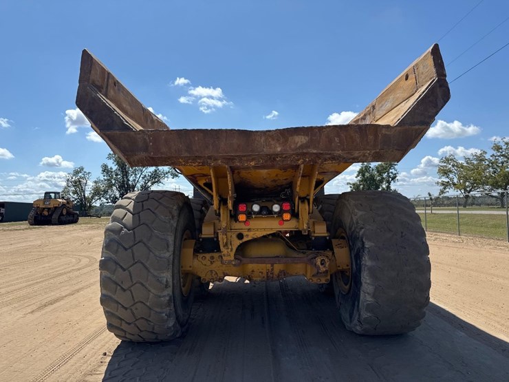 2019-caterpillar-745-image-7