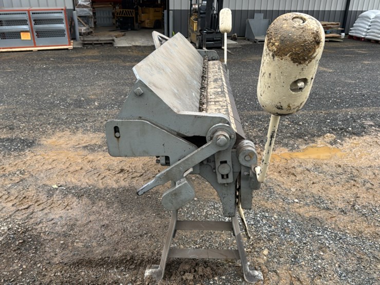 #147-•-manual-brake-press-image-4