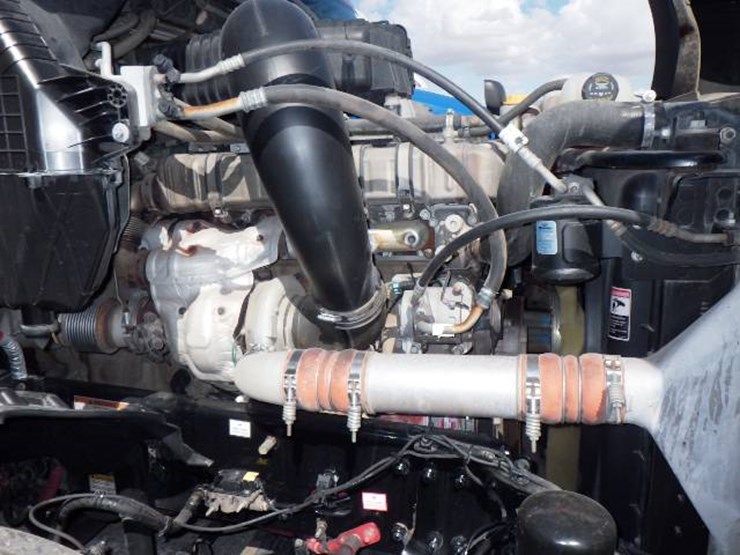 2020-freightliner-cascadia-126-image-17
