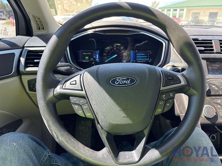 2018-ford-fusion-hybrid-sedan-image-13