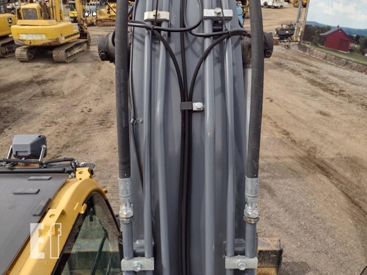 2017-deere-130g-image-52