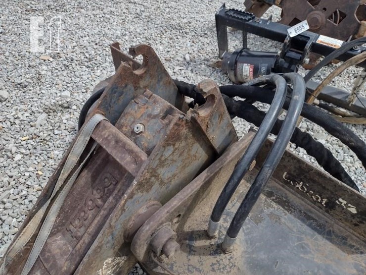 bobcat-2560-breaker-image-4