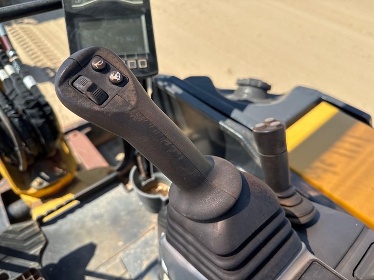 2022-caterpillar-303.5-image-31