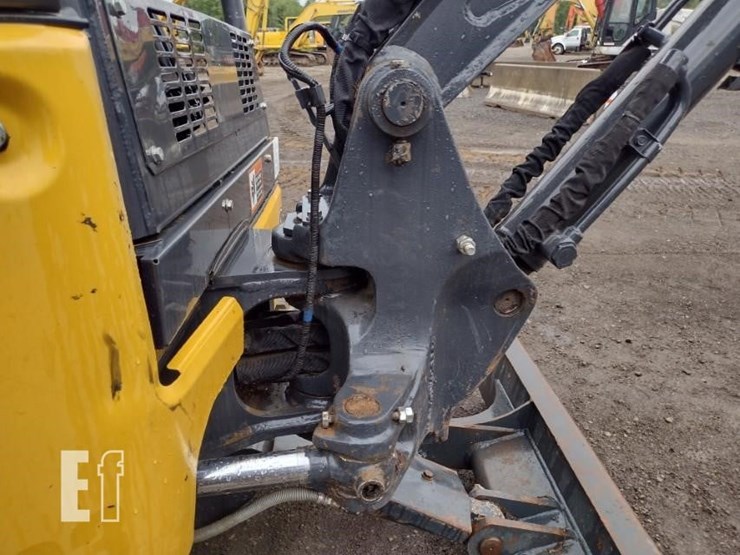 2022-deere-26g-image-23