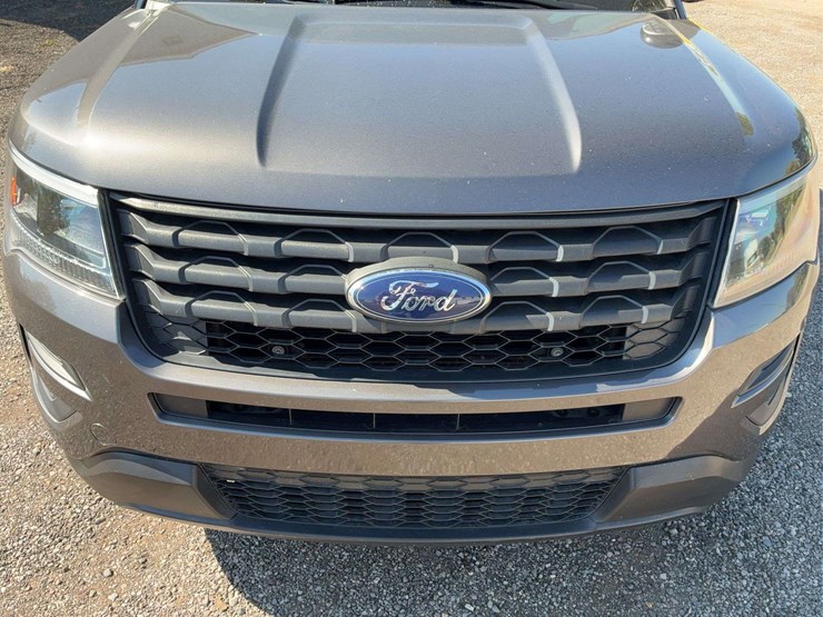2017-ford-explorer-image-4