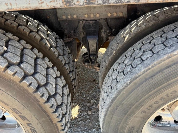 2020-western-star-4900sb-image-39