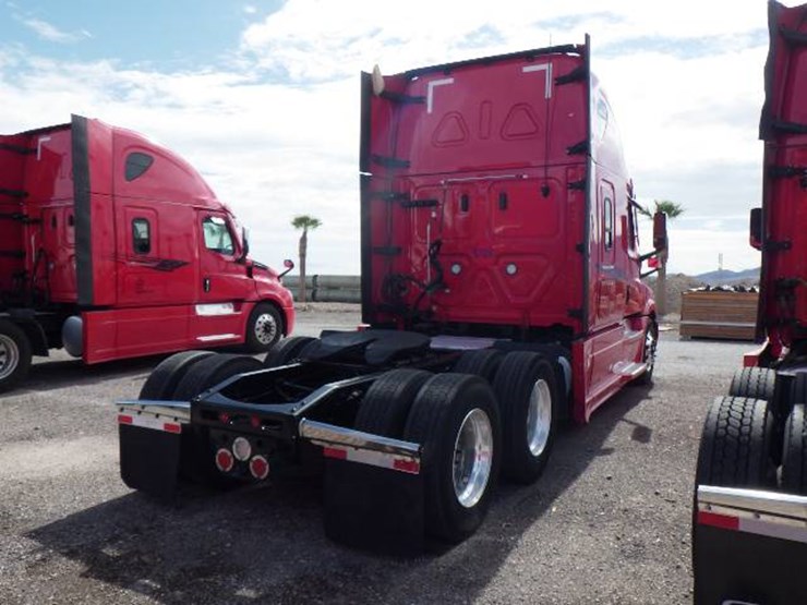 2023-freightliner-cascadia-126-image-7