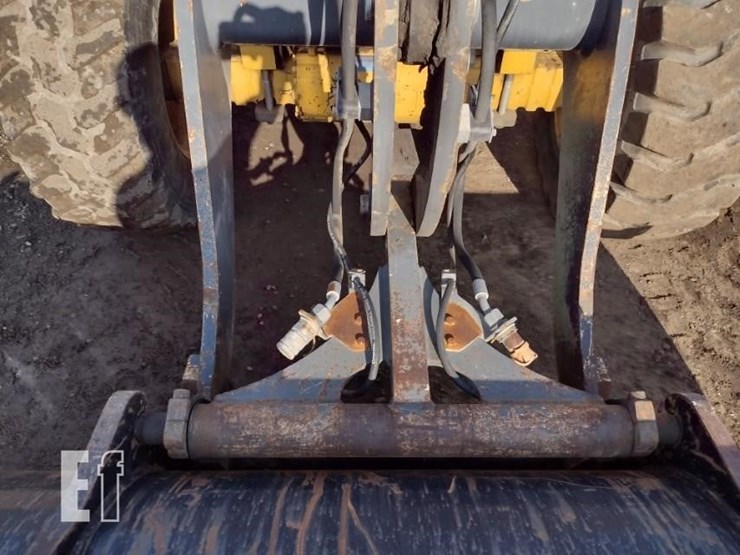2015-deere-324k-image-15