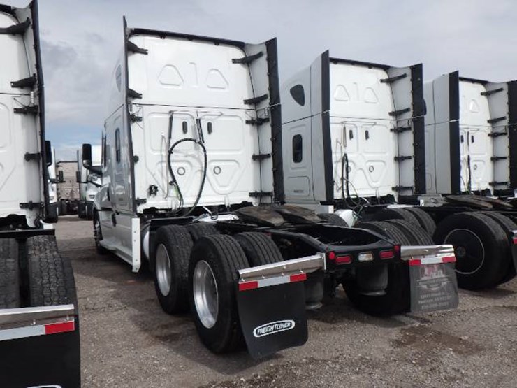 2024-freightliner-cascadia-126-image-8